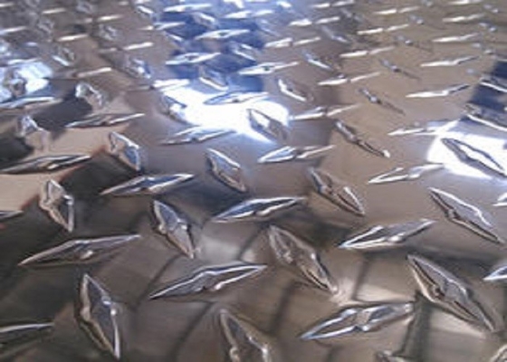 중국 6061 T6 반대로 미끄럼 지면을 위한 알루미늄 체크 무늬 판 니스 외관 협력 업체