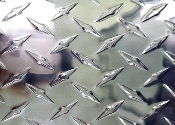 중국 마루청을 깔기를 위한 올려진 다이아몬드 알루미늄 장/5개의 막대기 보행 판 알루미늄 판 협력 업체